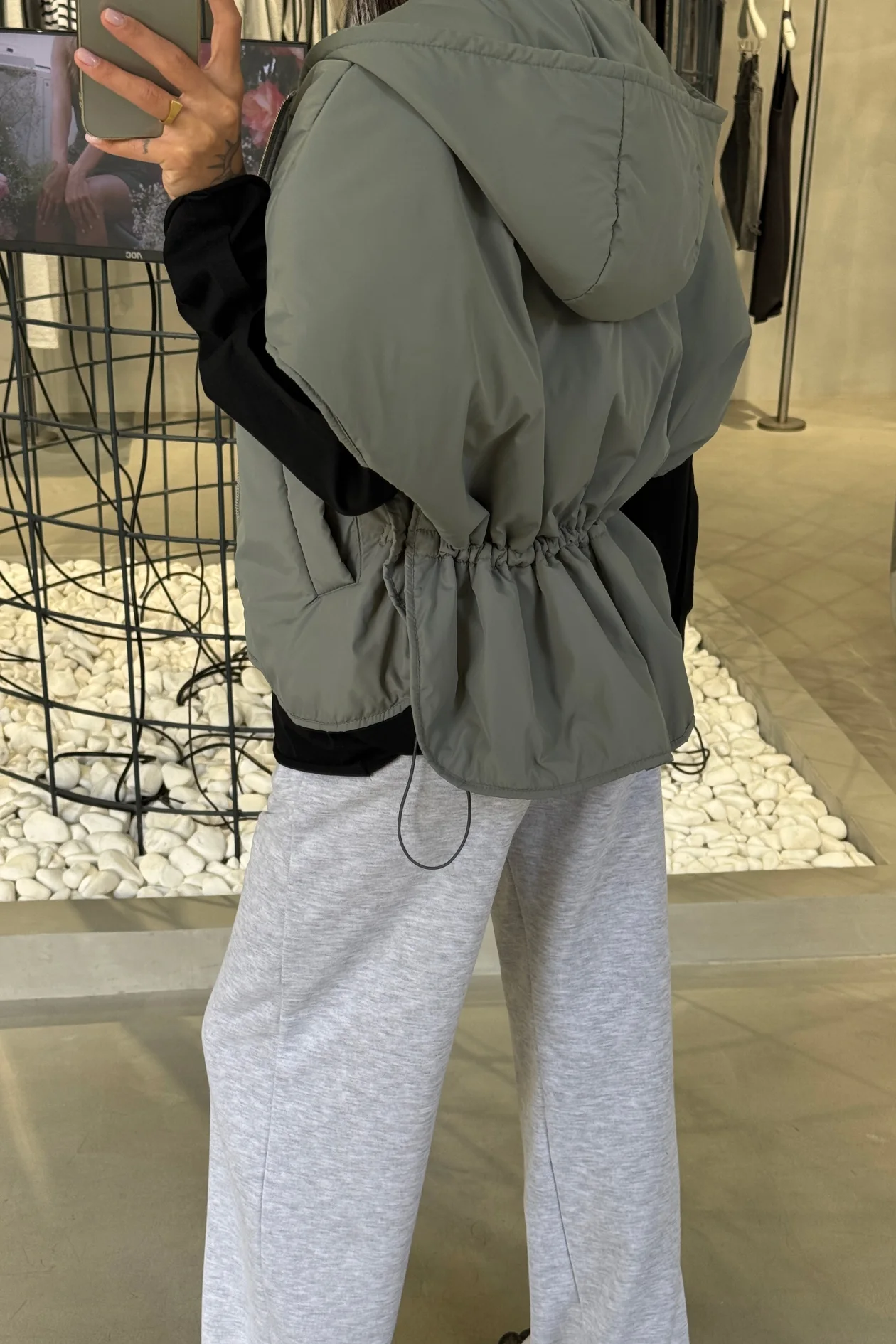Cape 0.2 Cropped Vest Gray-Green